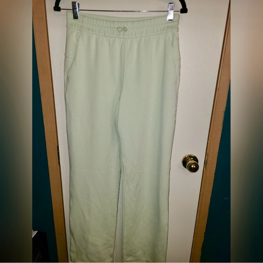Lululemon Softstreme High-Rise Pant *Full Length
Kohlrabi Green - Picture 5 of 7